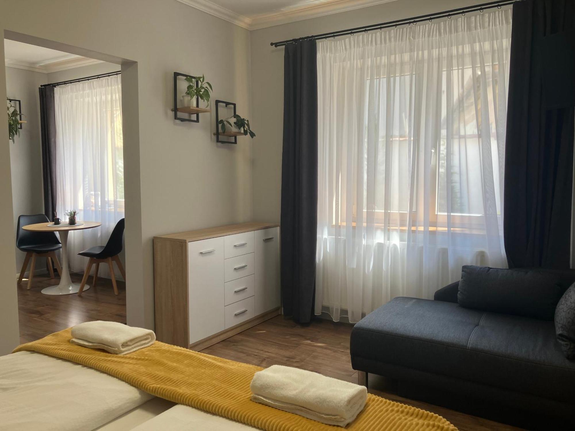 Illa Apartments Eger Extérieur photo
