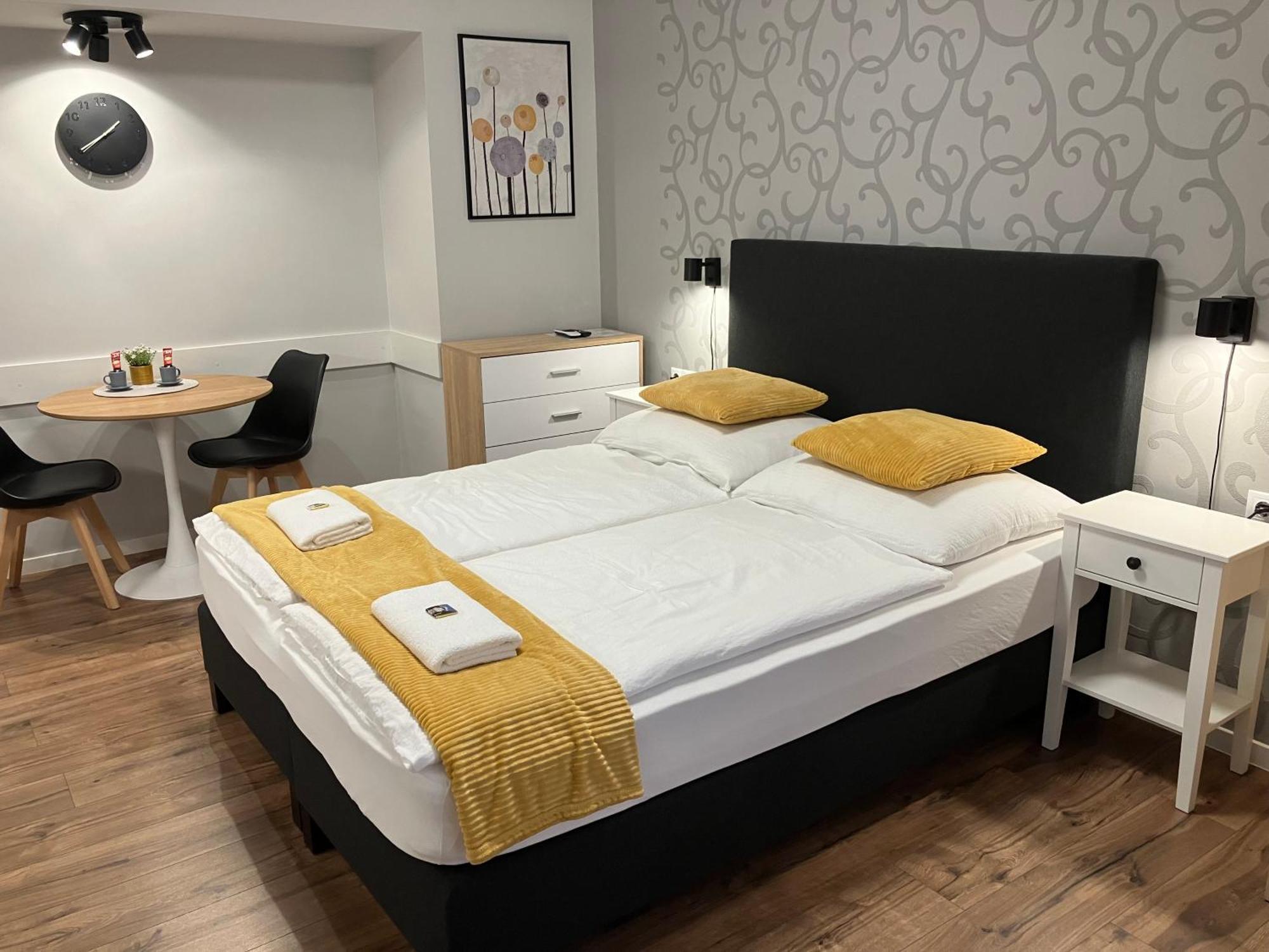 Illa Apartments Eger Extérieur photo