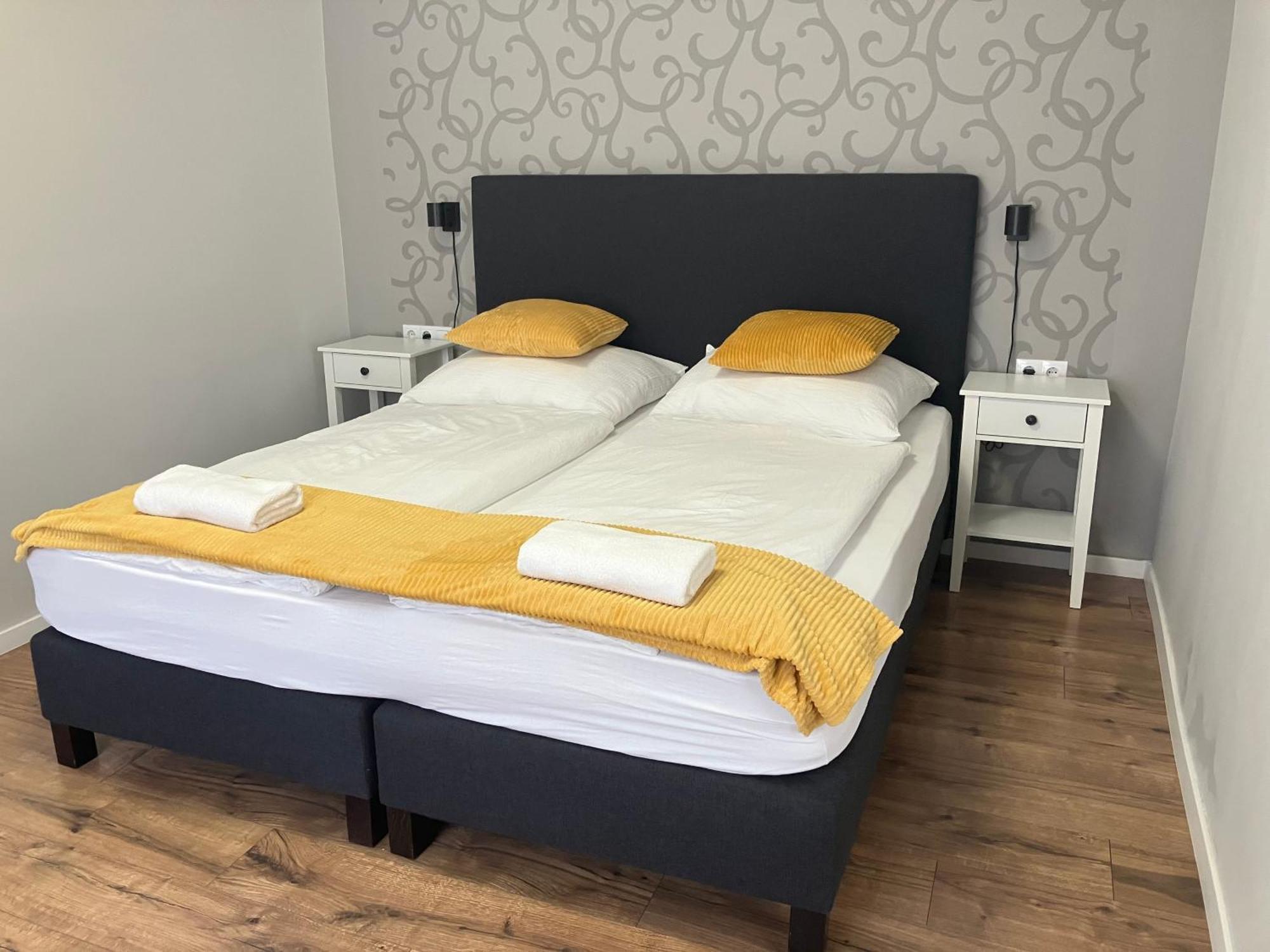 Illa Apartments Eger Extérieur photo